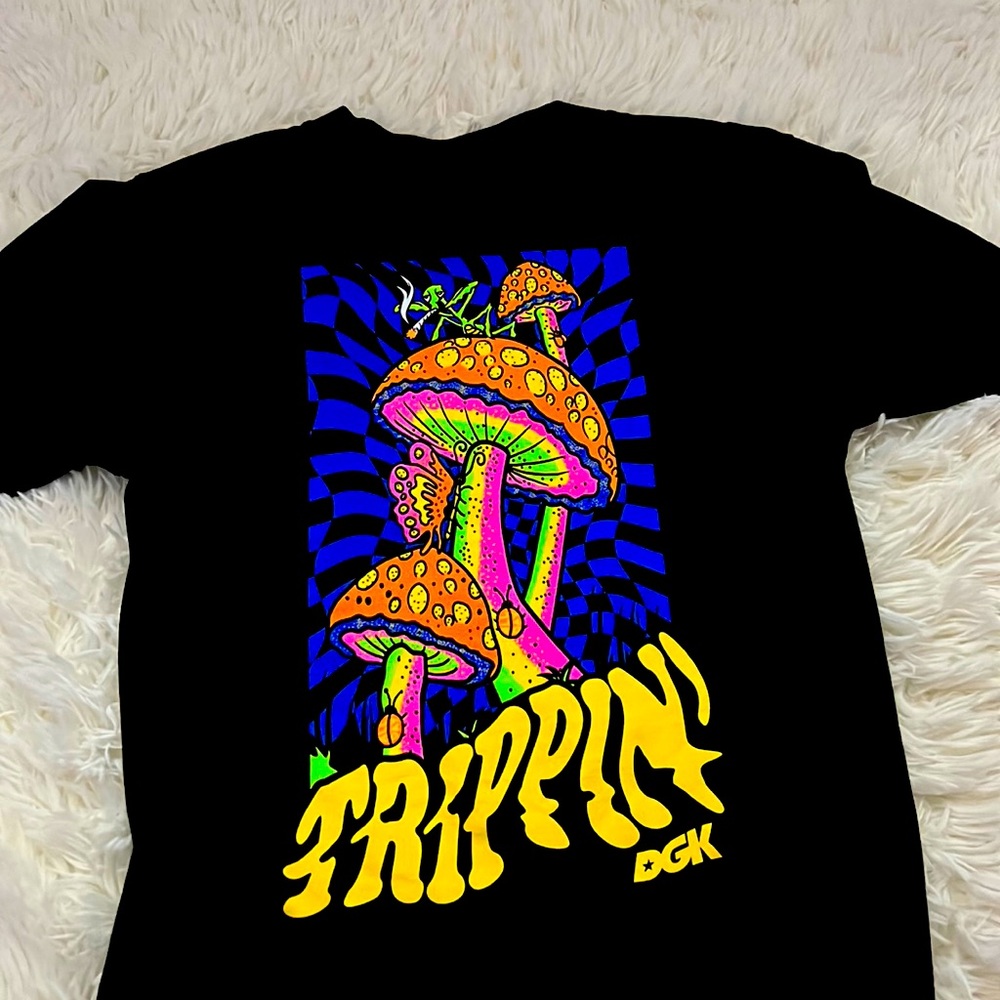 Zumiez DGK trippin t shirt (sz s)